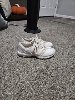 Nike Women’s Golf Shoes Size 8 White Beige Leather Spiked Cleats